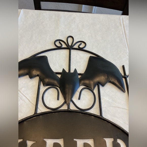 Metal 👻 KEEP OUT Sign - Picture 4 of 5